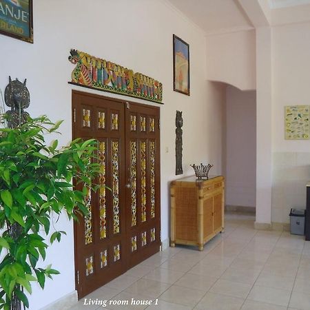 Ombak Putih Bungalows Hotell Nusa Dua  Exteriör bild