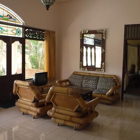 Ombak Putih Bungalows Hotell Nusa Dua  Exteriör bild