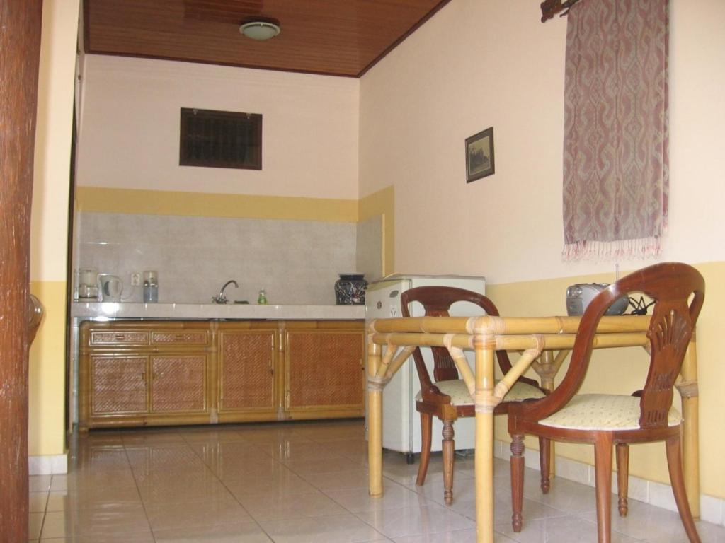 Ombak Putih Bungalows Hotell Nusa Dua  Rum bild