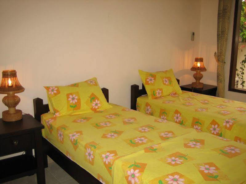 Ombak Putih Bungalows Hotell Nusa Dua  Exteriör bild