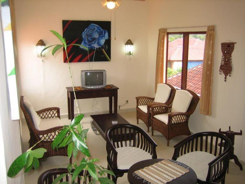 Ombak Putih Bungalows Hotell Nusa Dua  Exteriör bild