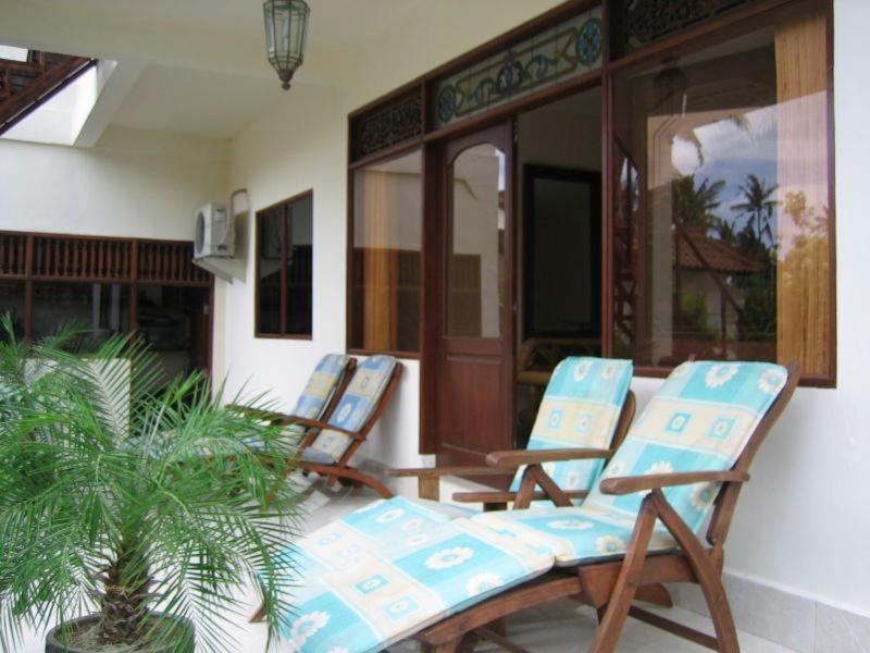 Ombak Putih Bungalows Hotell Nusa Dua  Exteriör bild